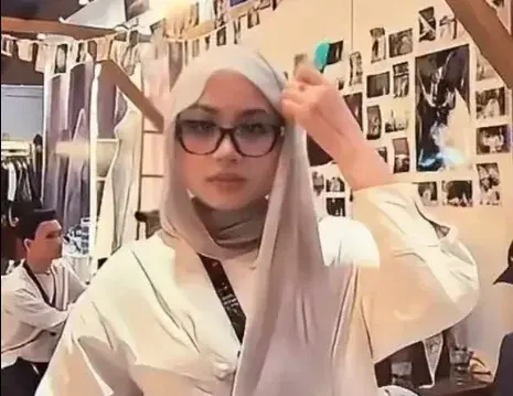 Viral 2025 Indonesia Sma Viral Gaun Itu Terlalu Lemah untuk Malam Ini Top Global Wiwik Bokep Viral